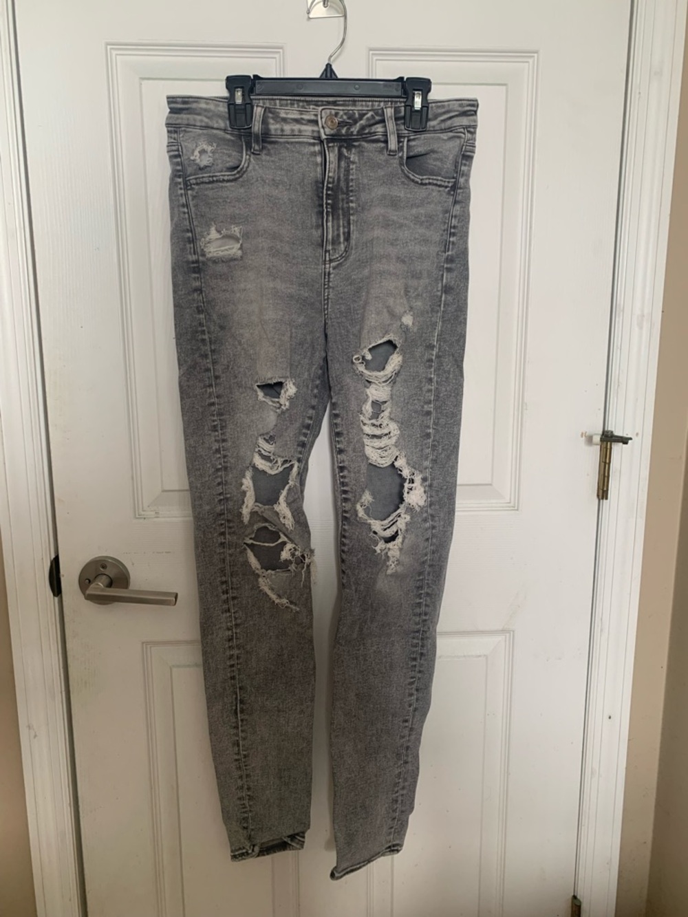 American Eagle Outfitters Gray Distressed Super High Rise Jegging skinny Jeans